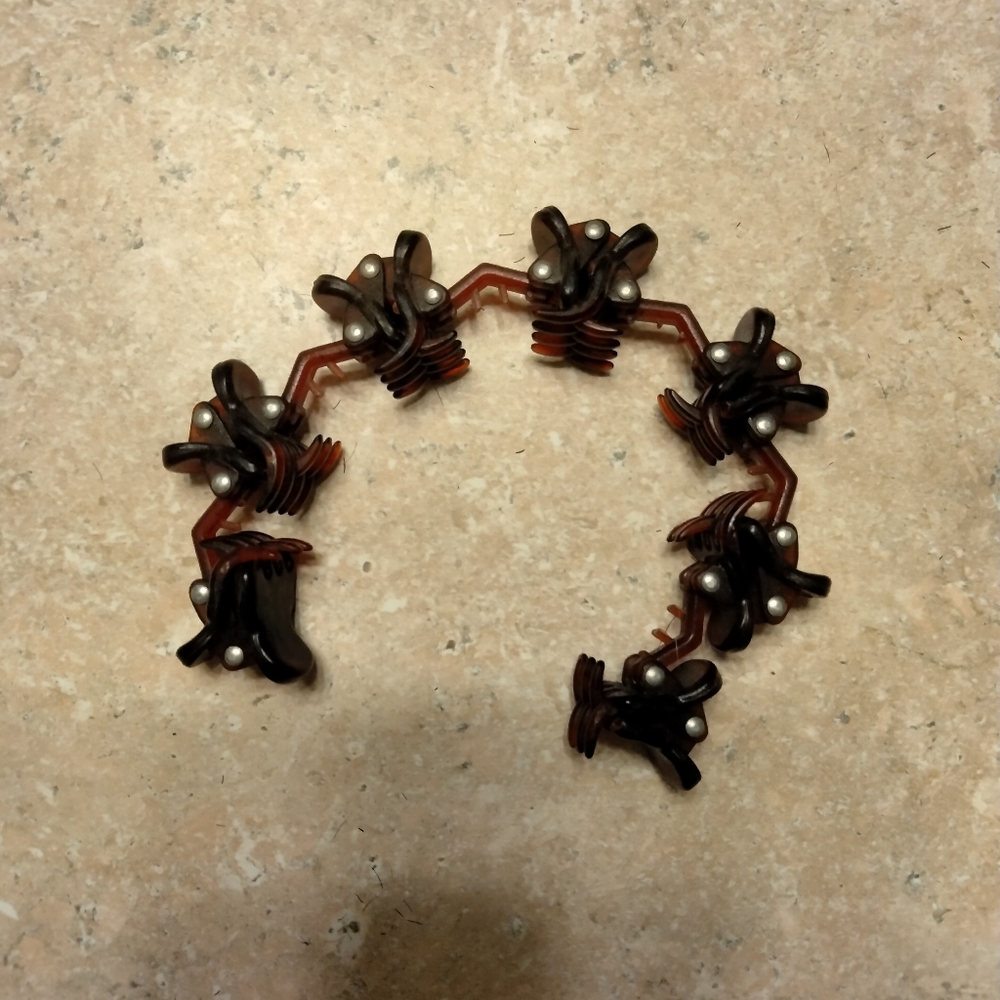 ISO linked hair claw clips